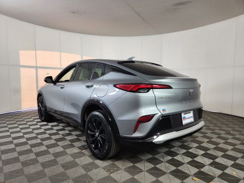 Used 2024 Buick Envista Sport Touring w/ Convenience II Package image 5