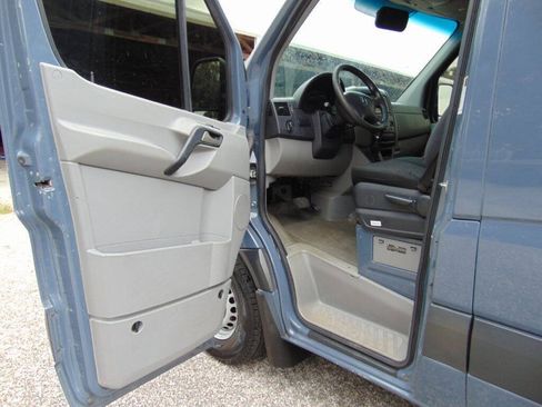 Used 2018 Mercedes-Benz Sprinter 2500 image 14