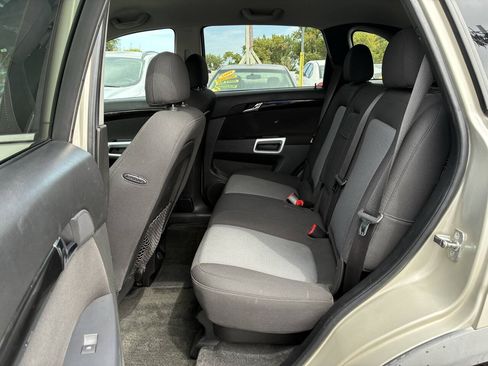 Used 2013 Chevrolet Captiva Sport LS FWD image 4