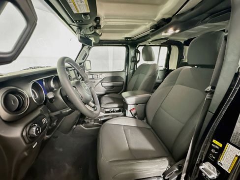 Used 2023 Jeep Gladiator Sport AWD/4WD image 13