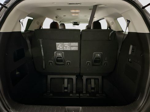 Used 2026 Kia Carnival FWD image 31