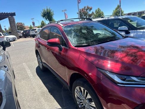 Used 2024 Toyota Venza XLE AWD/4WD image 1