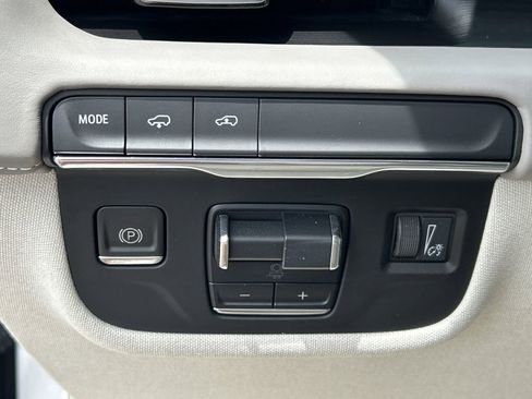 Used 2021 Cadillac Escalade Premium Luxury Platinum image 30