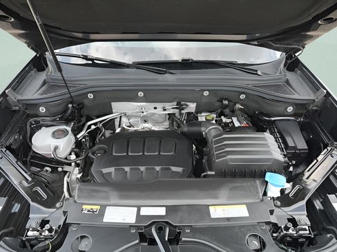 Used 2024 Volkswagen Atlas Peak Edition SE AWD/4WD image 22