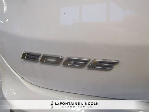 Used 2020 Ford Edge Titanium image 10