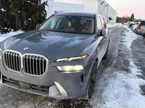 Used 2024 BMW X7 xDrive40i w/ Premium Package image 1