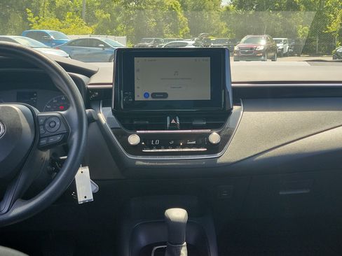 Used 2025 Toyota Corolla LE FWD image 17