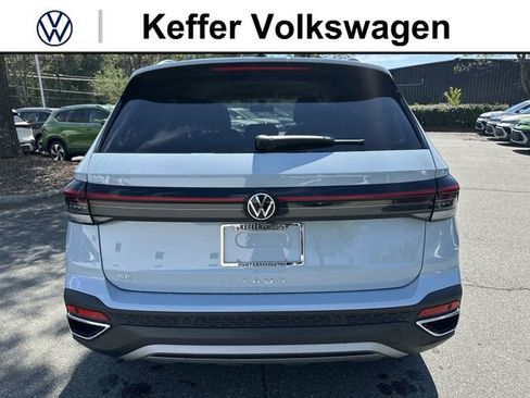 New 2026 Volkswagen Taos SE FWD image 4