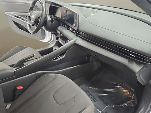 Used 2025 Hyundai Elantra Sport image 19