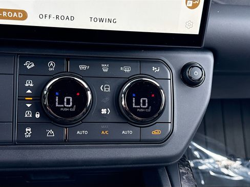 New 2026 Land Rover Defender 110 OCTA AWD/4WD image 34