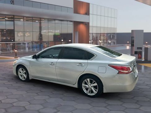 Used 2013 Nissan Altima 2.5 SL w/ Technology Pkg image 4