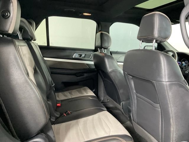 Used 2017 Ford Explorer XLT w/ Equipment Group 202A AWD/4WD image 23