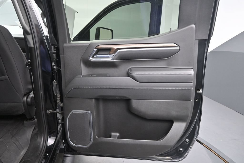 Used 2023 Chevrolet Silverado 1500 RST w/ Convenience Package II AWD/4WD image 19