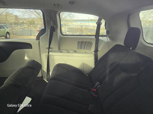 Used 2016 Dodge Grand Caravan SE w/ Quick Order Package 29E SE image 5