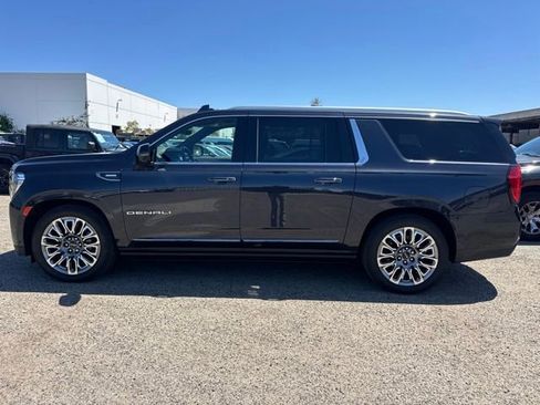 Used 2023 GMC Yukon XL Denali Ultimate AWD/4WD image 8