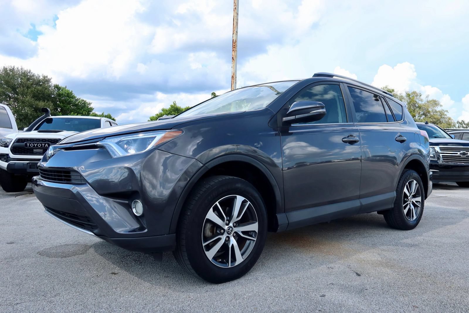 Used 2018 Toyota RAV4 XLE FWD image 5