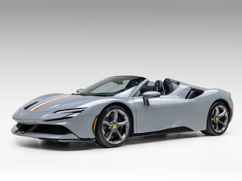 Used 2024 Ferrari SF90 Spider image 3