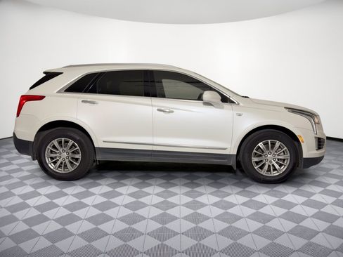 Used 2017 Cadillac XT5 Luxury w/ Driver Awareness Package FWD image 8