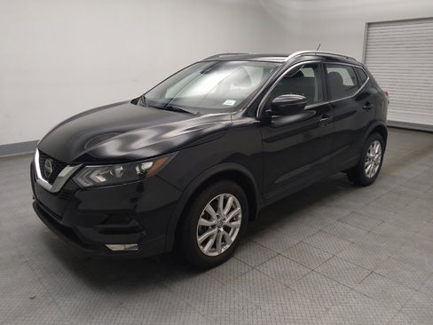 Used 2021 Nissan Rogue Sport SV image 2