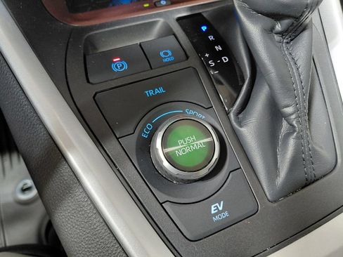 Used 2022 Toyota RAV4 Limited AWD/4WD image 36