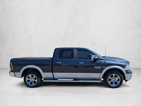 Used 2017 RAM 1500 Laramie w/ Convenience Group AWD/4WD image 4