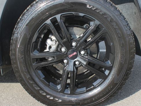 Used 2024 GMC Terrain AT4 image 20