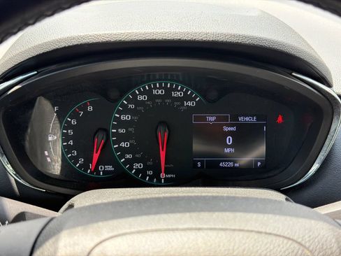 Used 2020 Chevrolet Trax LT w/ LT Convenience Package FWD image 30