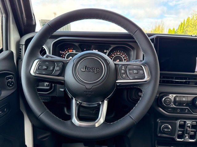 New 2026 Jeep Wrangler Unlimited Sahara AWD/4WD image 13