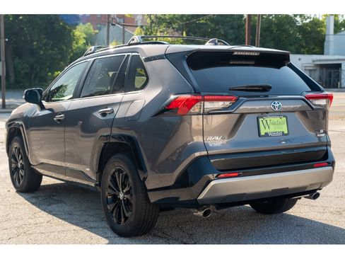 Used 2022 Toyota RAV4 SE w/ SE Grade Weather Package AWD/4WD image 6