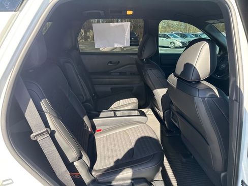 Used 2025 Nissan Pathfinder Rock Creek image 30