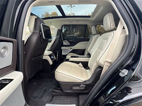 Used 2023 Lincoln Aviator Black Label w/ Jet Package image 19