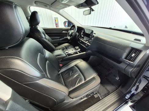 Used 2025 Nissan Pathfinder SL AWD/4WD image 23