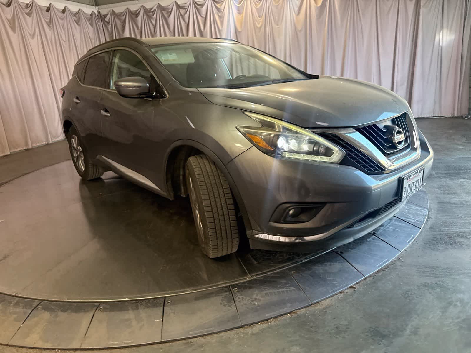 Used 2018 Nissan Murano SV FWD image 2