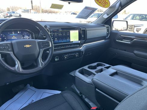 Used 2022 Chevrolet Silverado 1500 LT image 3