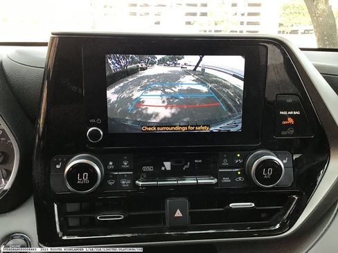 Used 2023 Toyota Highlander XLE FWD image 16
