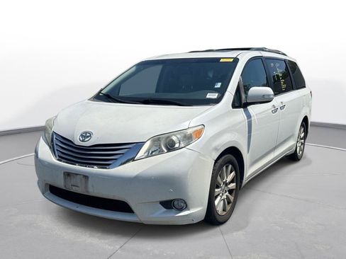 Used 2013 Toyota Sienna Limited w/ Premium Pkg FWD image 2