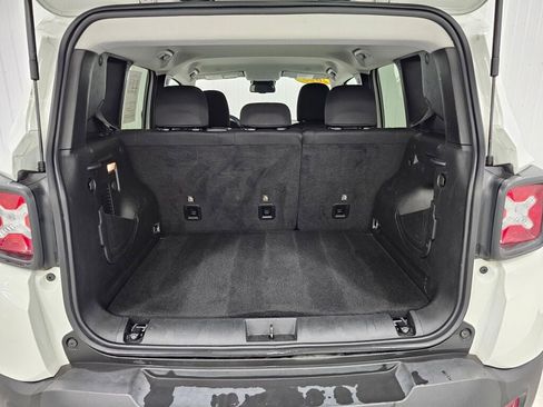 Used 2023 Jeep Renegade Trailhawk image 15