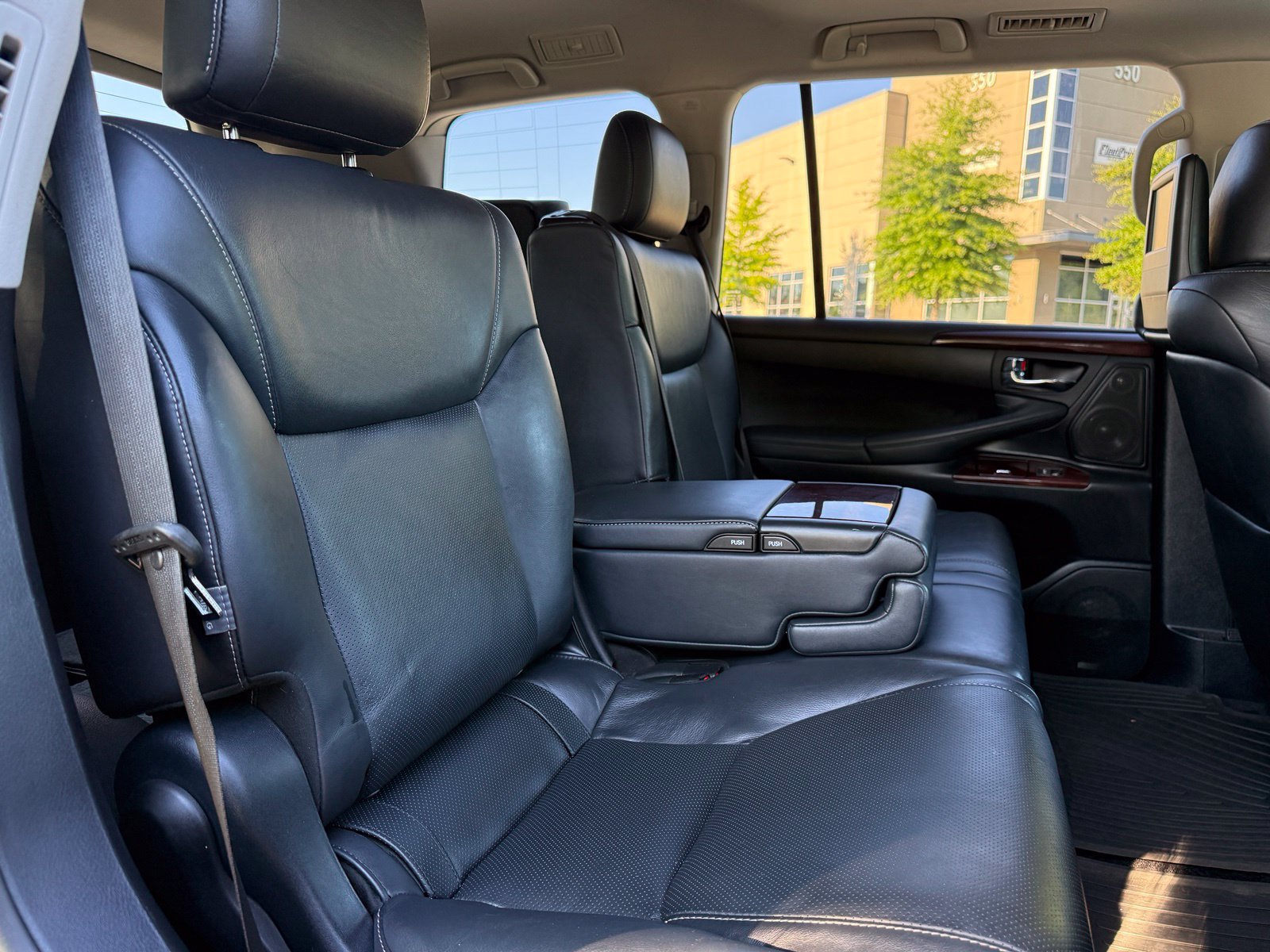 Used 2015 Lexus LX 570 4WD image 43