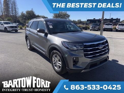 Used 2025 Ford Explorer Active w/ Active Comfort Package image 3