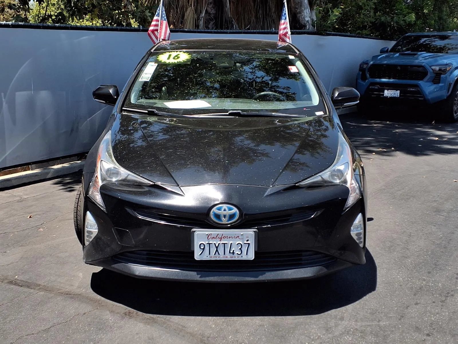Used 2016 Toyota Prius Three Touring w/ Preferred Accessory Package FWD image 3