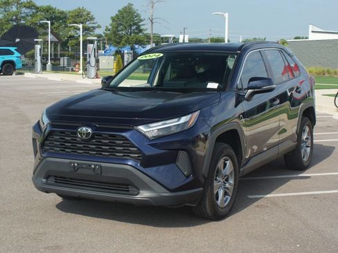 Used 2024 Toyota RAV4 XLE FWD image 23