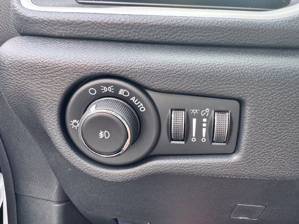 New 2026 Chrysler Pacifica Select FWD image 27