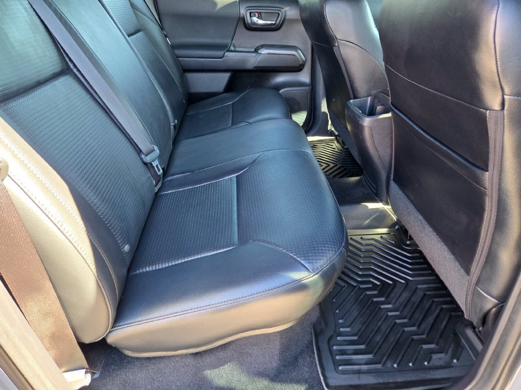 Used 2020 Toyota Tacoma TRD Off-Road w/ TRD Premium Off Road Package AWD/4WD image 20