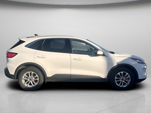 Used 2021 Ford Escape SE image 3