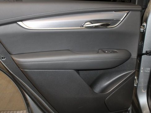 New 2025 Cadillac XT6 Luxury image 30