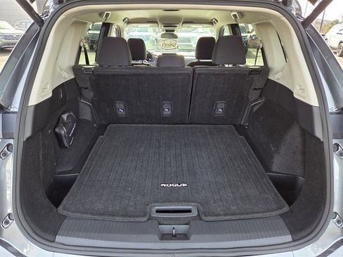 Used 2024 Nissan Rogue SV image 18