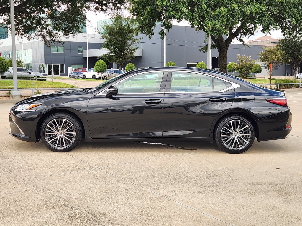 Used 2025 Lexus ES 350 w/ Premium Package FWD image 4