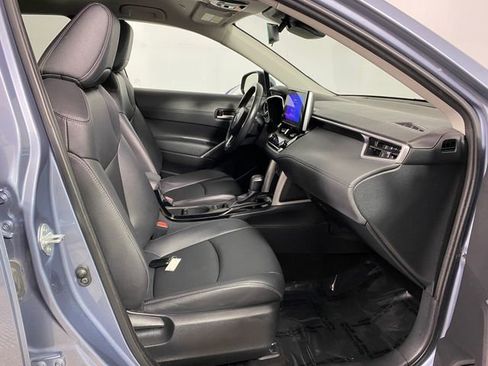 Used 2024 Toyota Corolla Cross XLE image 7