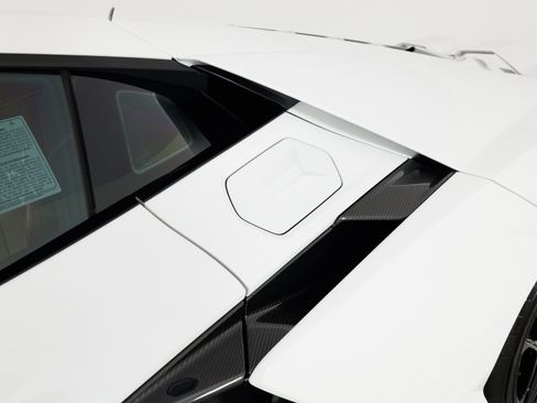 Used 2024 Lamborghini Revuelto AWD/4WD image 75