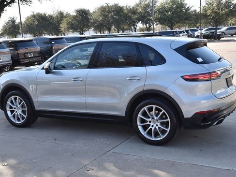 Used 2023 Porsche Cayenne Platinum Edition image 11